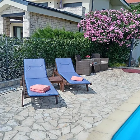 Mery Villa Smrika
